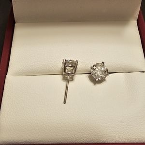 14kt Diamond solitaire earings